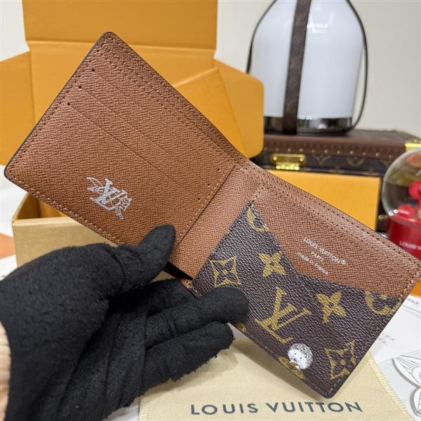 2026122105441630 270